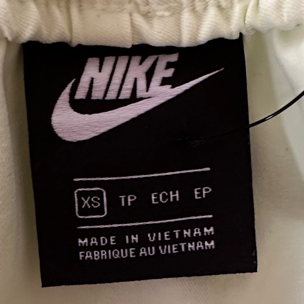 NWOT Nike Swoosh Woven Utility Skirt Size - Picture 9 of 10